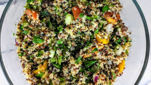 qunioa salad top view
